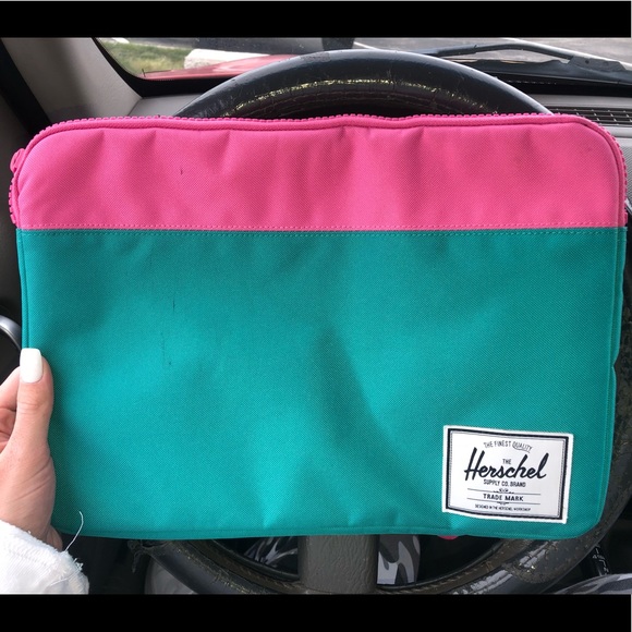 Herschel Supply Company Handbags - Herschel Laptop Case